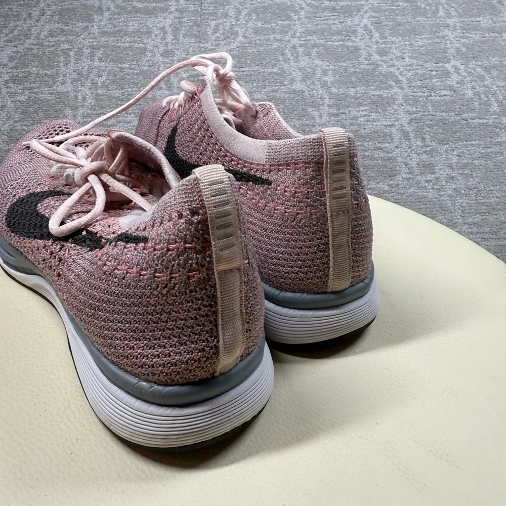 Nike Flyknit Racer Strawberry Running Shoe Pink Grey Women Size 7 - Picture 4 of 8